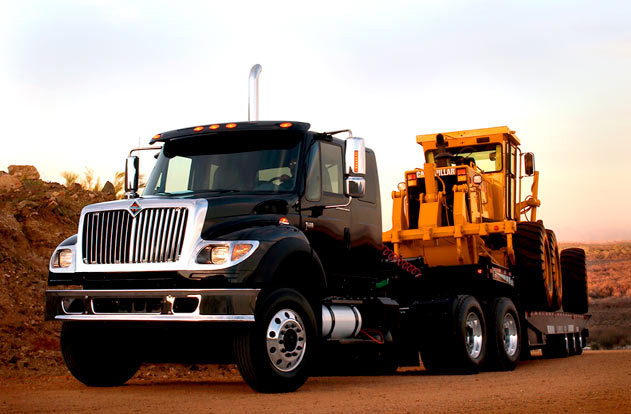 Lowboy para traslado de maquinaria pesada